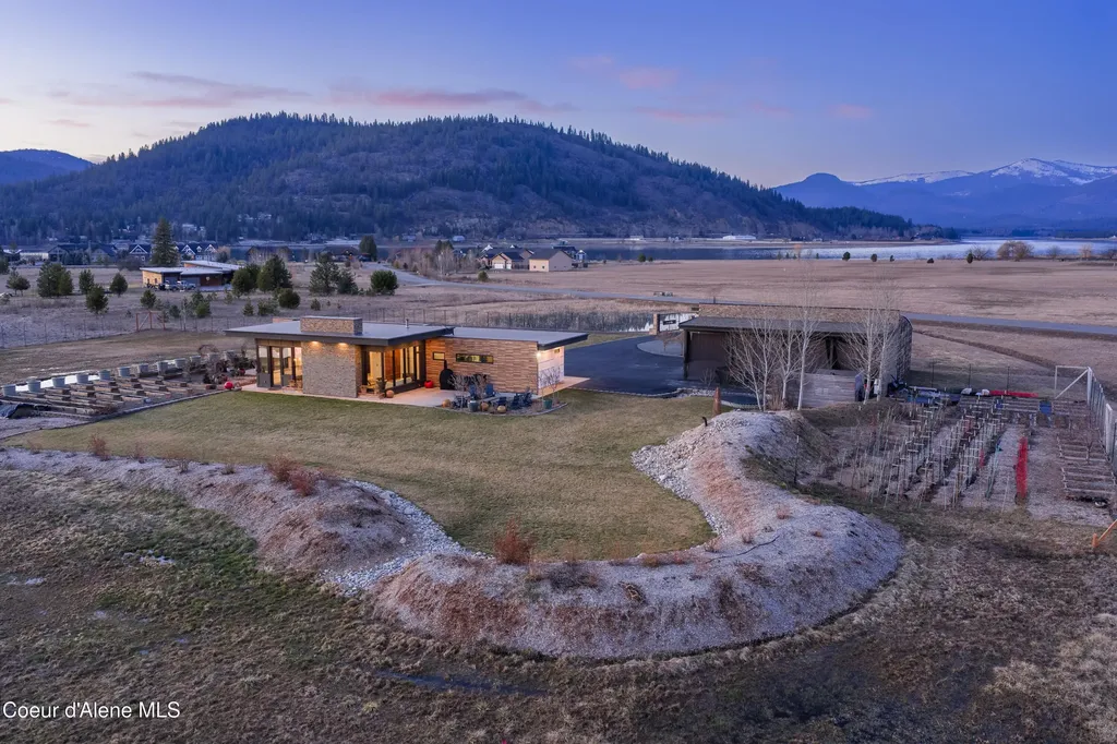 432 Stagecoach Drive Sagle ID 83860