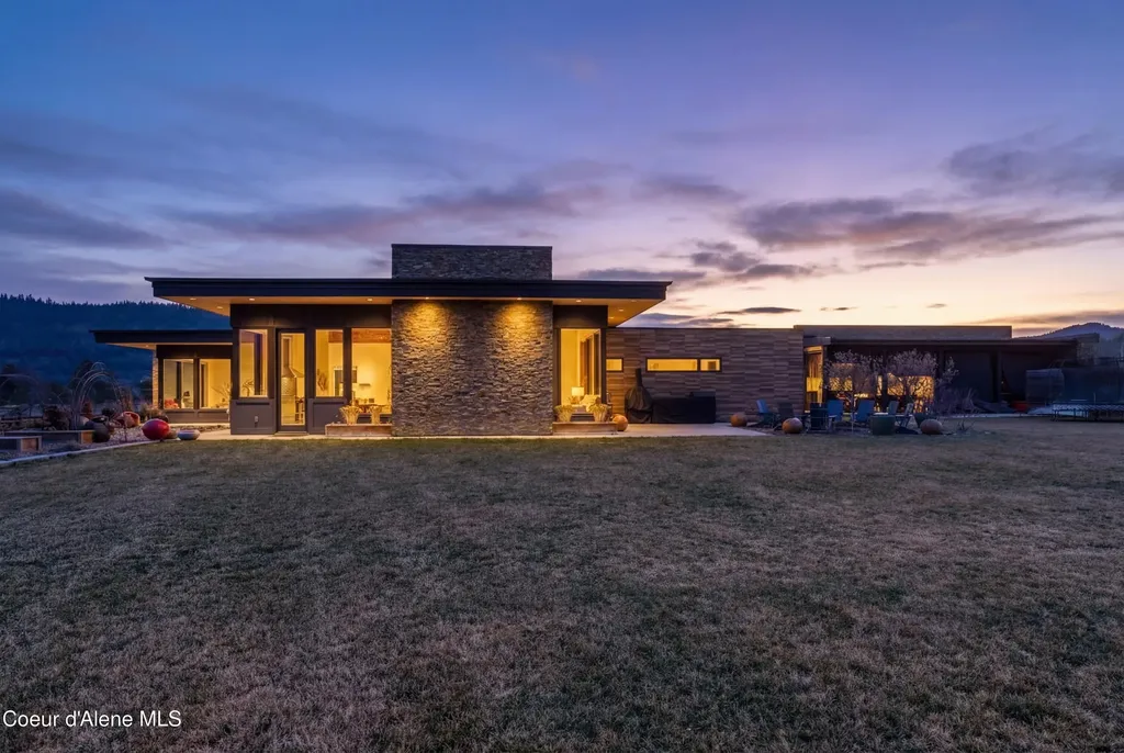 432 Stagecoach Drive Sagle ID 83860