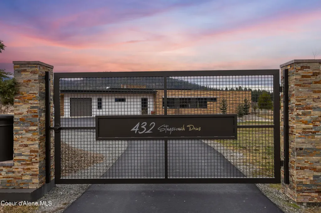 432 Stagecoach Drive Sagle ID 83860