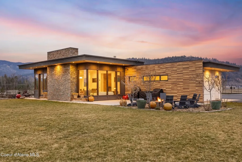 432 Stagecoach Drive Sagle ID 83860