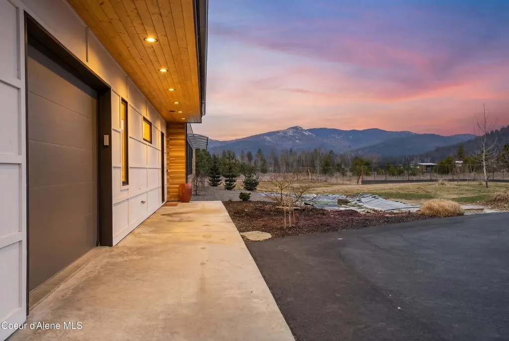 432 Stagecoach Drive Sagle ID 83860