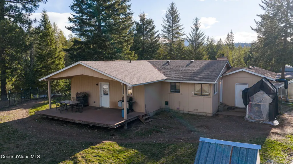 1684 Bayview Road Athol ID 83801