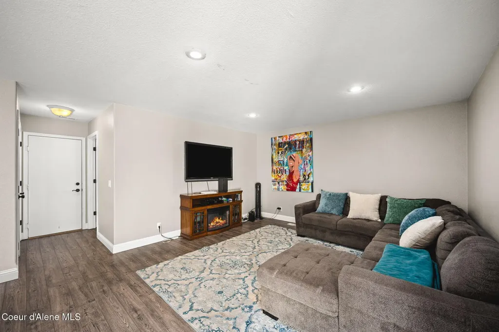 5177 E Shore Cove Post Falls ID 83854