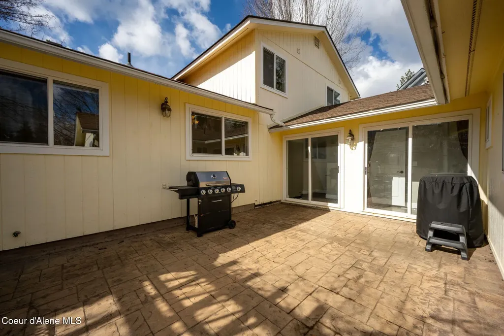 5177 E Shore Cove Post Falls ID 83854