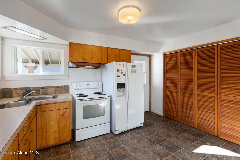 218 S 2nd Avenue Sandpoint ID 83864