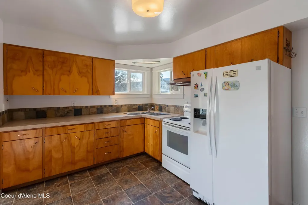 218 S 2nd Avenue Sandpoint ID 83864