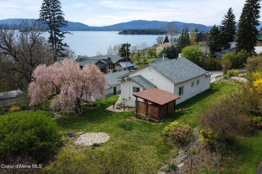 312 Ellisport Street Hope ID 83836