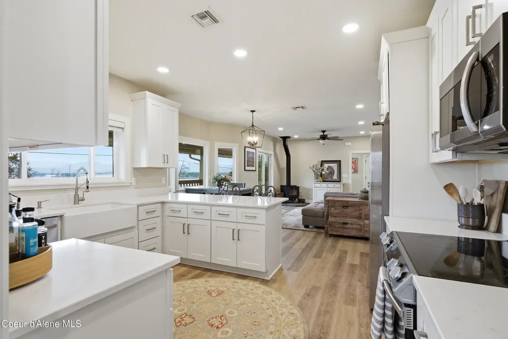 312 Ellisport Street Hope ID 83836