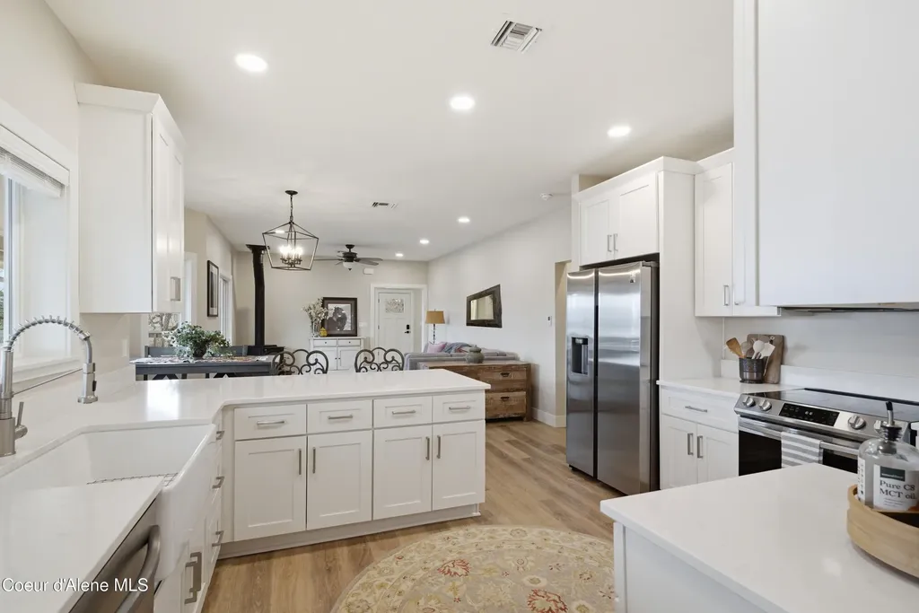 312 Ellisport Street Hope ID 83836