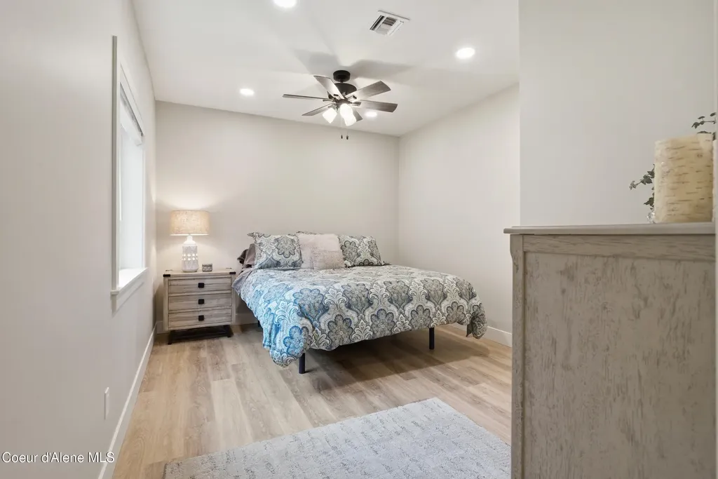312 Ellisport Street Hope ID 83836