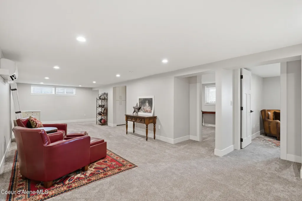 312 Ellisport Street Hope ID 83836
