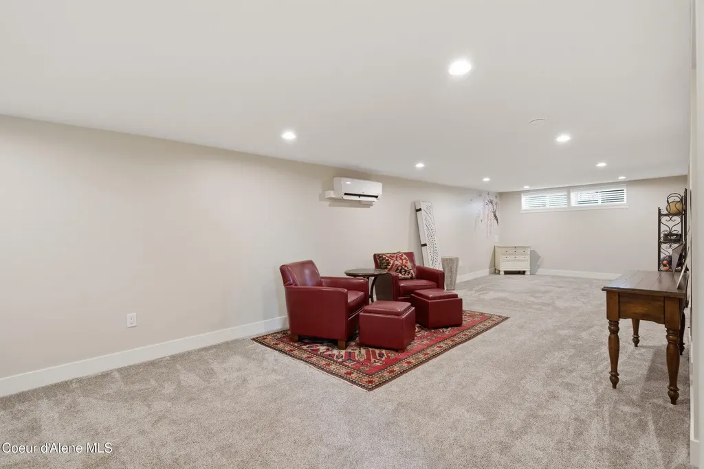 312 Ellisport Street Hope ID 83836