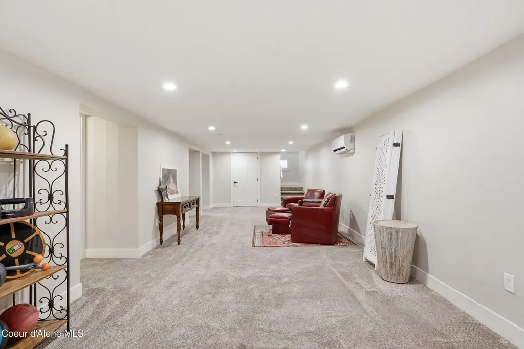 312 Ellisport Street Hope ID 83836