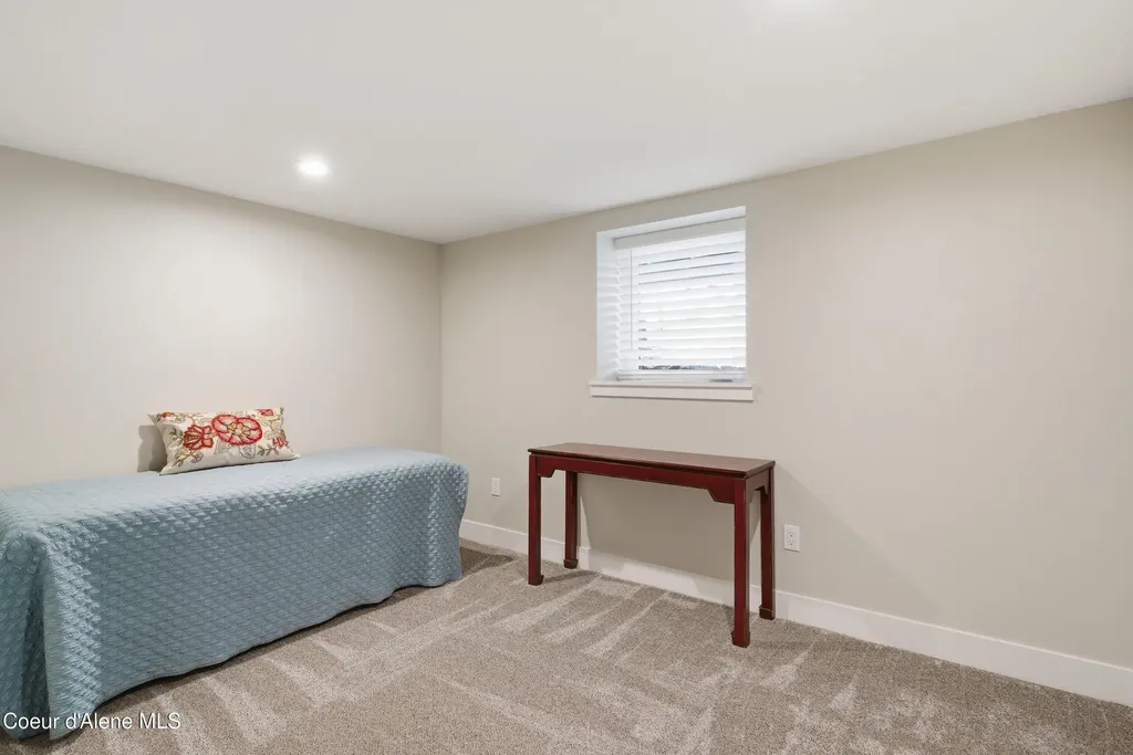 312 Ellisport Street Hope ID 83836