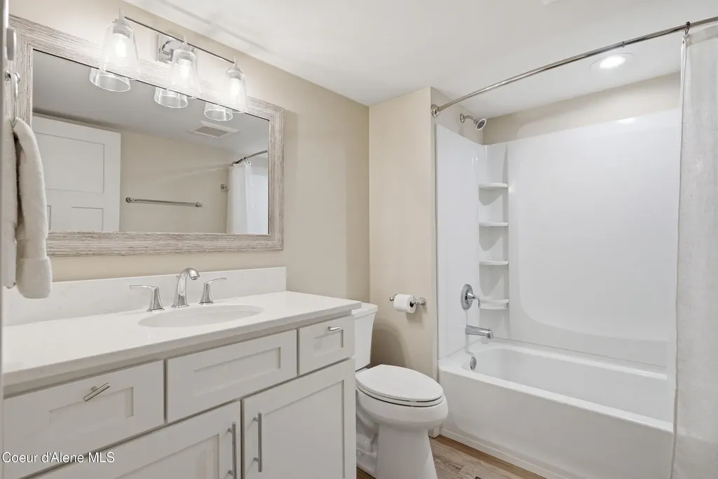 312 Ellisport Street Hope ID 83836