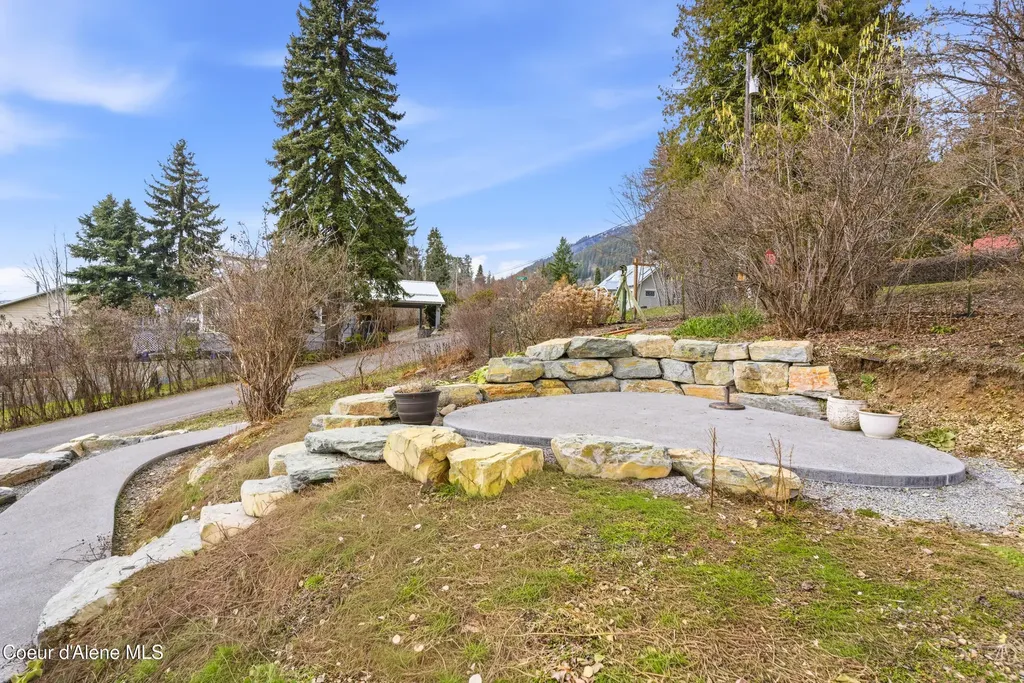 312 Ellisport Street Hope ID 83836