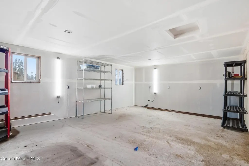 312 Ellisport Street Hope ID 83836