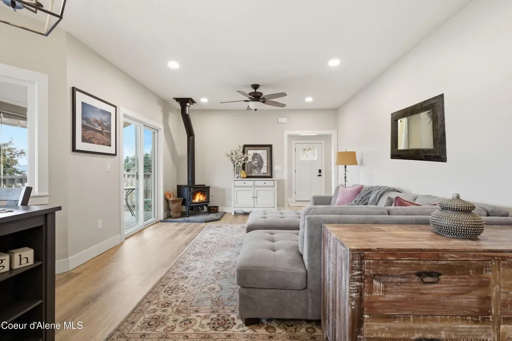 312 Ellisport Street Hope ID 83836