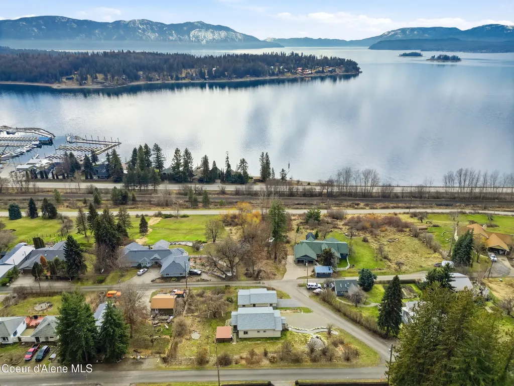 312 Ellisport Street Hope ID 83836