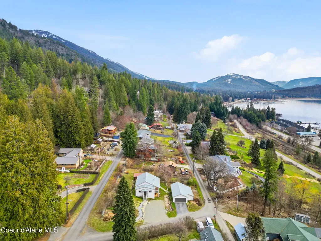 312 Ellisport Street Hope ID 83836