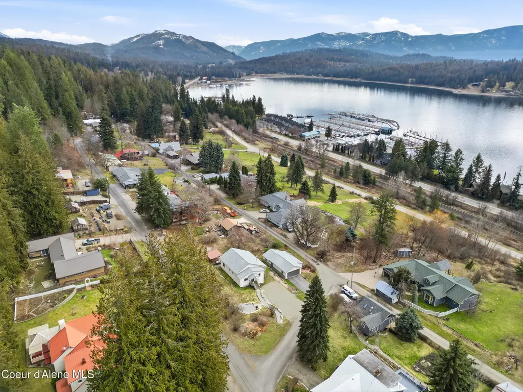 312 Ellisport Street Hope ID 83836