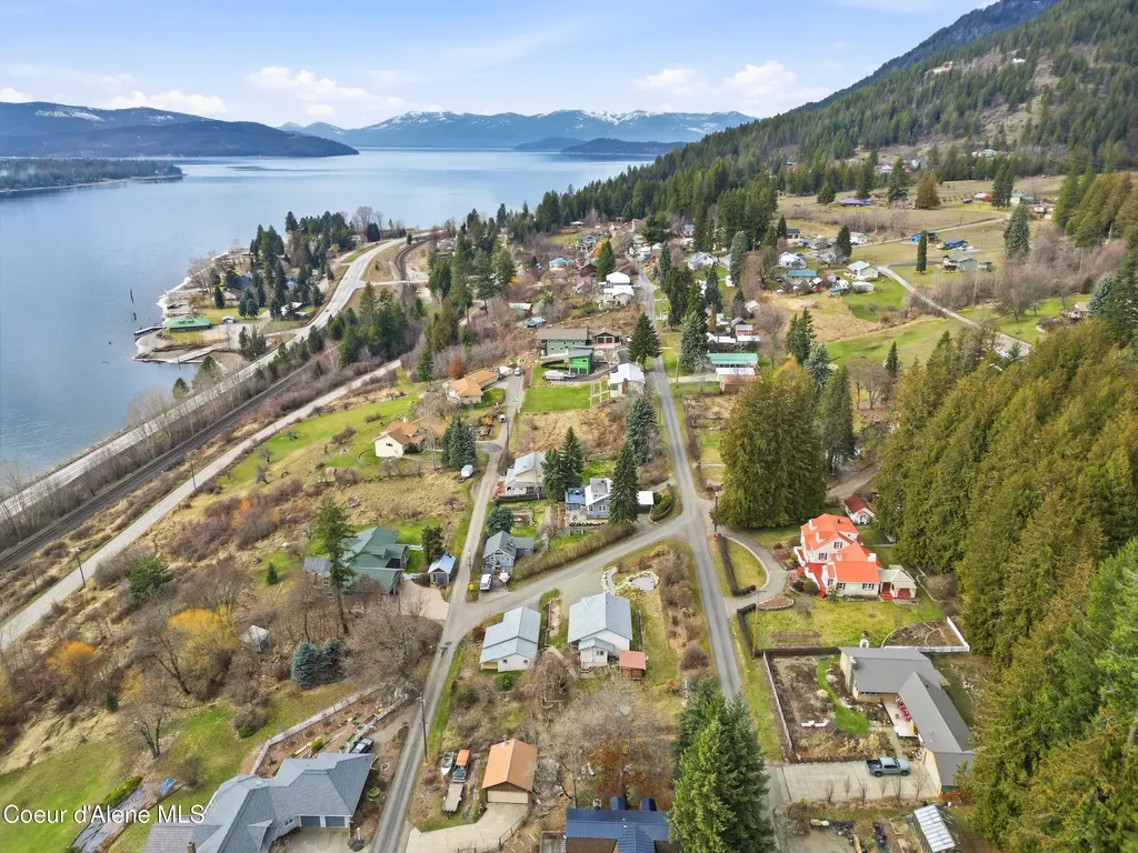 312 Ellisport Street Hope ID 83836