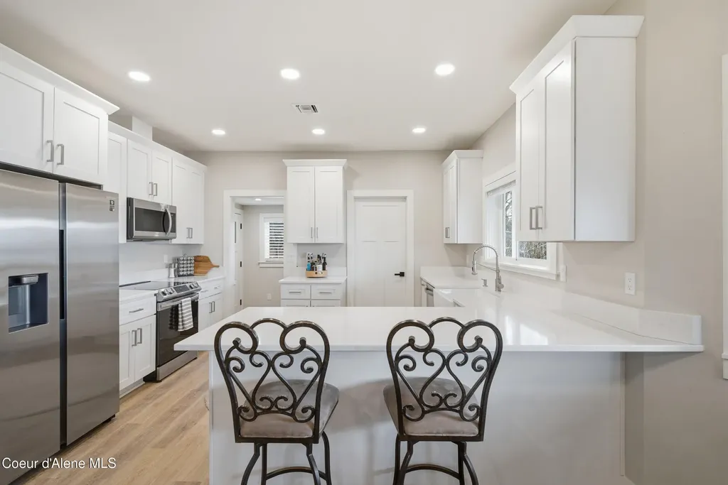 312 Ellisport Street Hope ID 83836