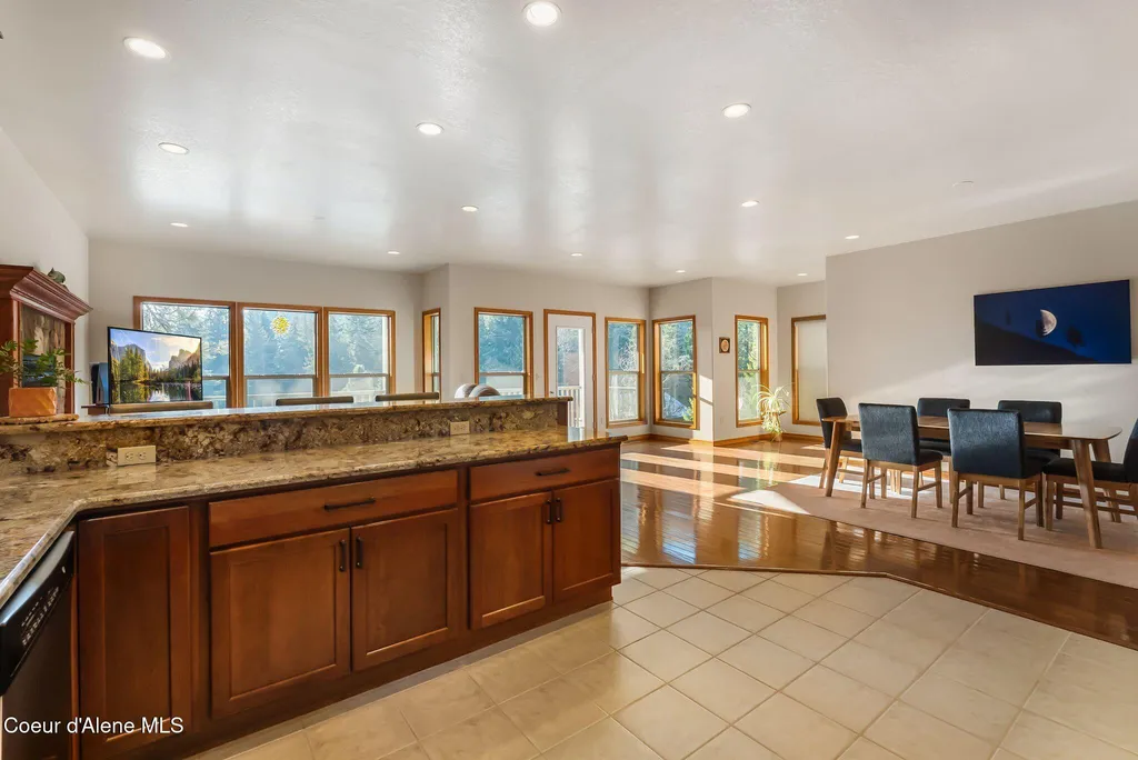 21 Midlake Drive Sagle ID 83860