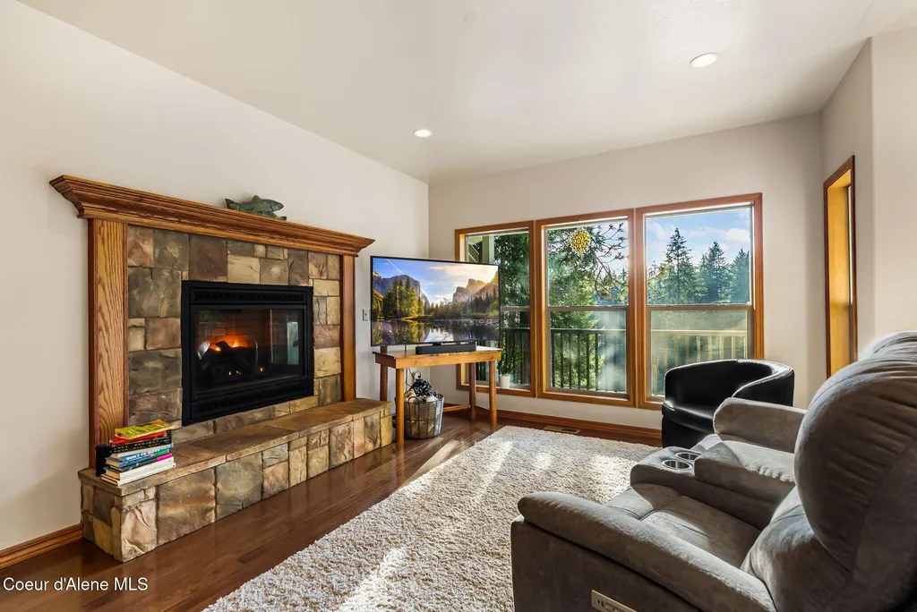 21 Midlake Drive Sagle ID 83860