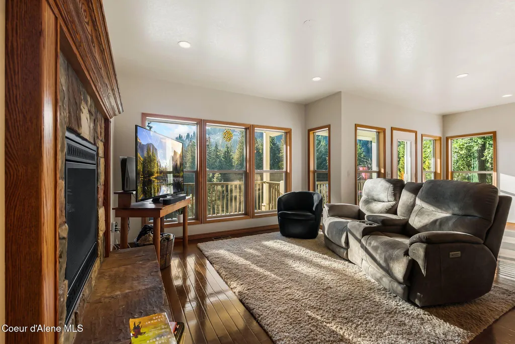 21 Midlake Drive Sagle ID 83860