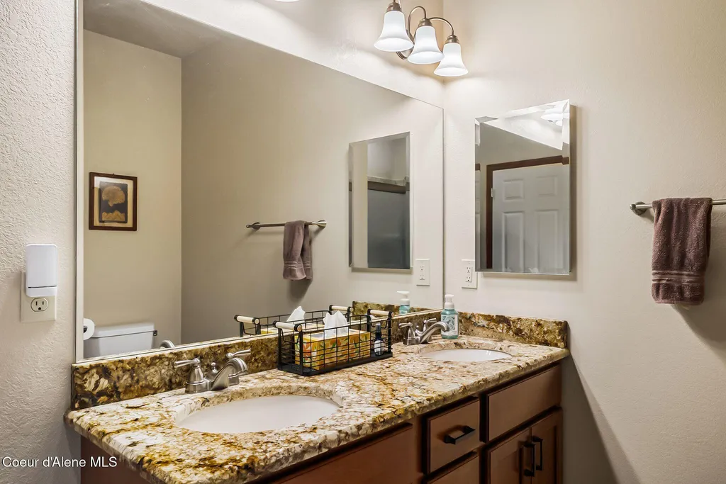 21 Midlake Drive Sagle ID 83860