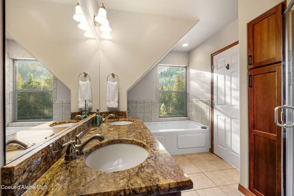 21 Midlake Drive Sagle ID 83860