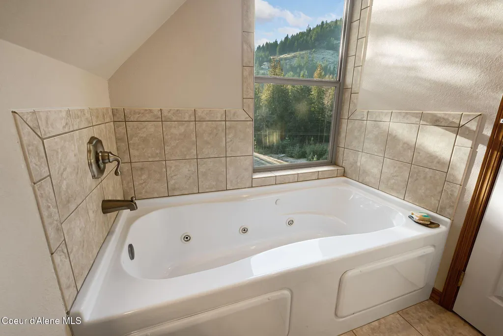 21 Midlake Drive Sagle ID 83860