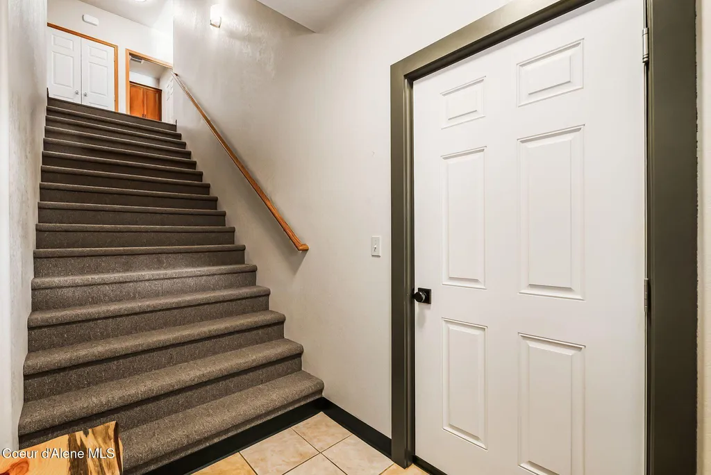 21 Midlake Drive Sagle ID 83860