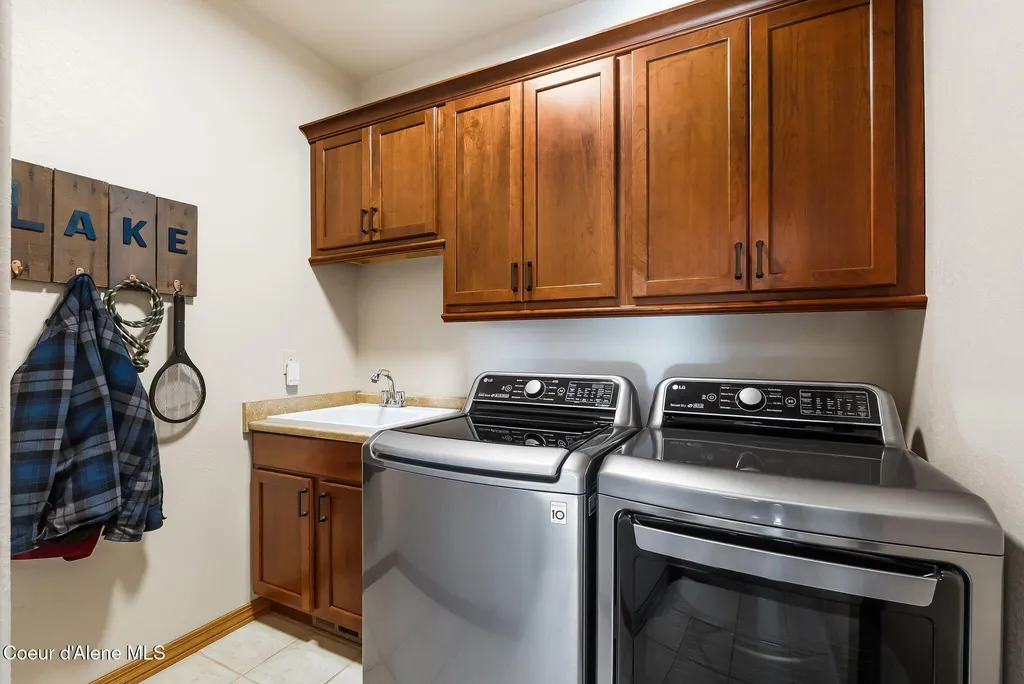 21 Midlake Drive Sagle ID 83860