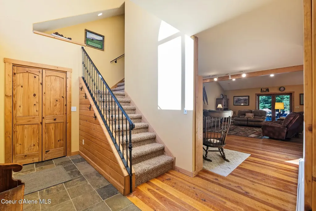 4719 Selle Road Sandpoint ID 83864