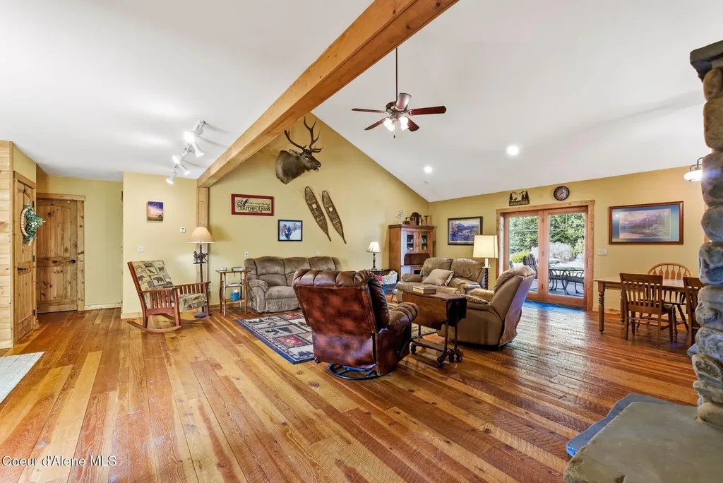 4719 Selle Road Sandpoint ID 83864