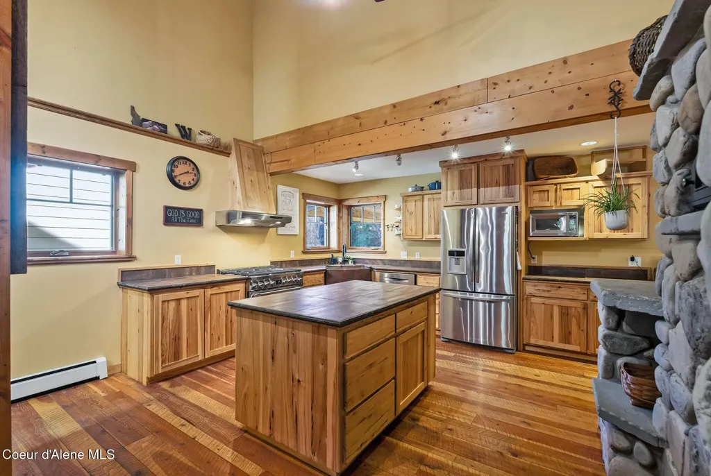 4719 Selle Road Sandpoint ID 83864