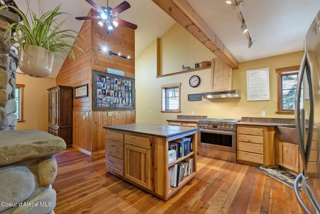 4719 Selle Road Sandpoint ID 83864