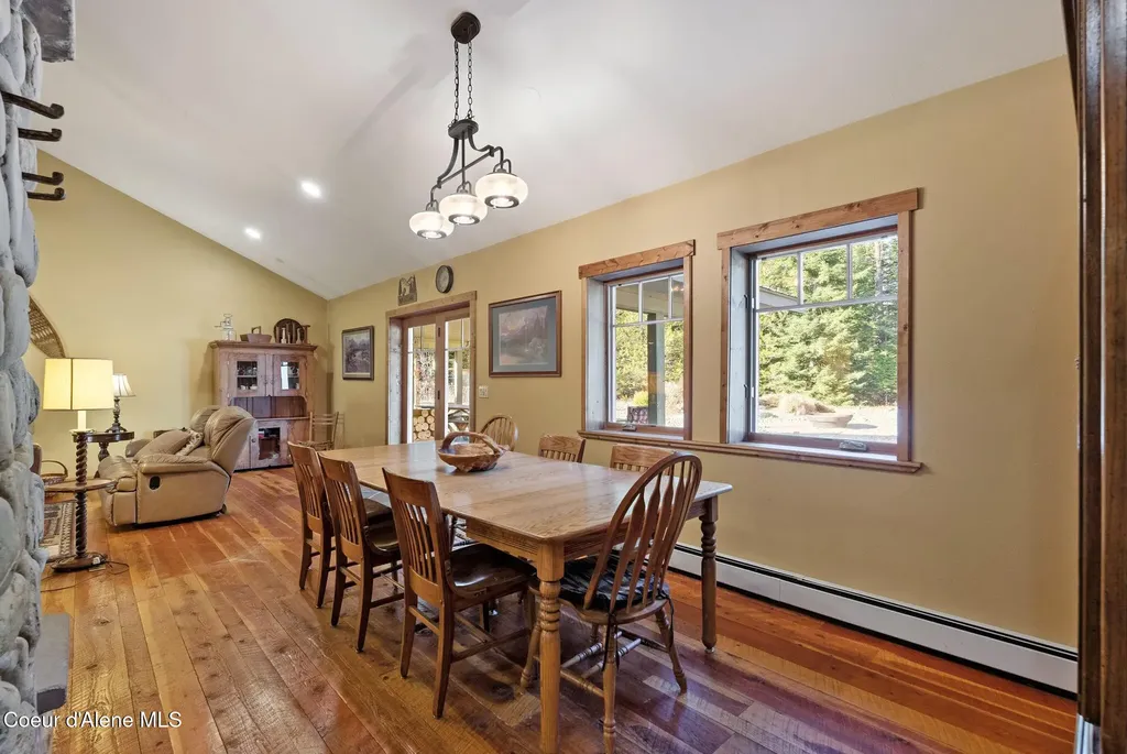 4719 Selle Road Sandpoint ID 83864