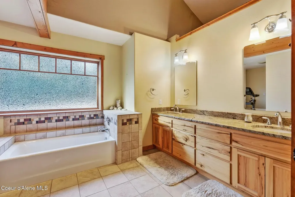 4719 Selle Road Sandpoint ID 83864