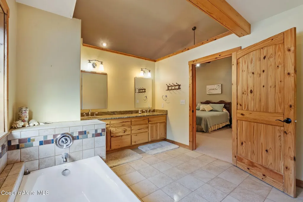 4719 Selle Road Sandpoint ID 83864