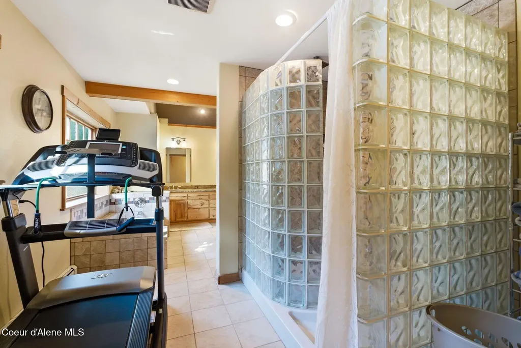 4719 Selle Road Sandpoint ID 83864