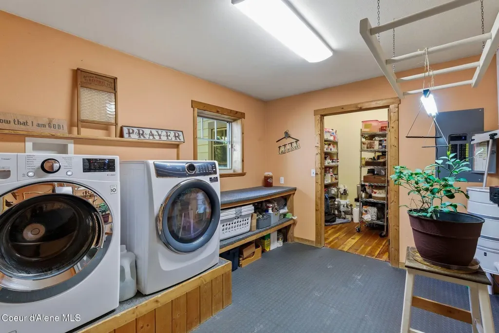4719 Selle Road Sandpoint ID 83864