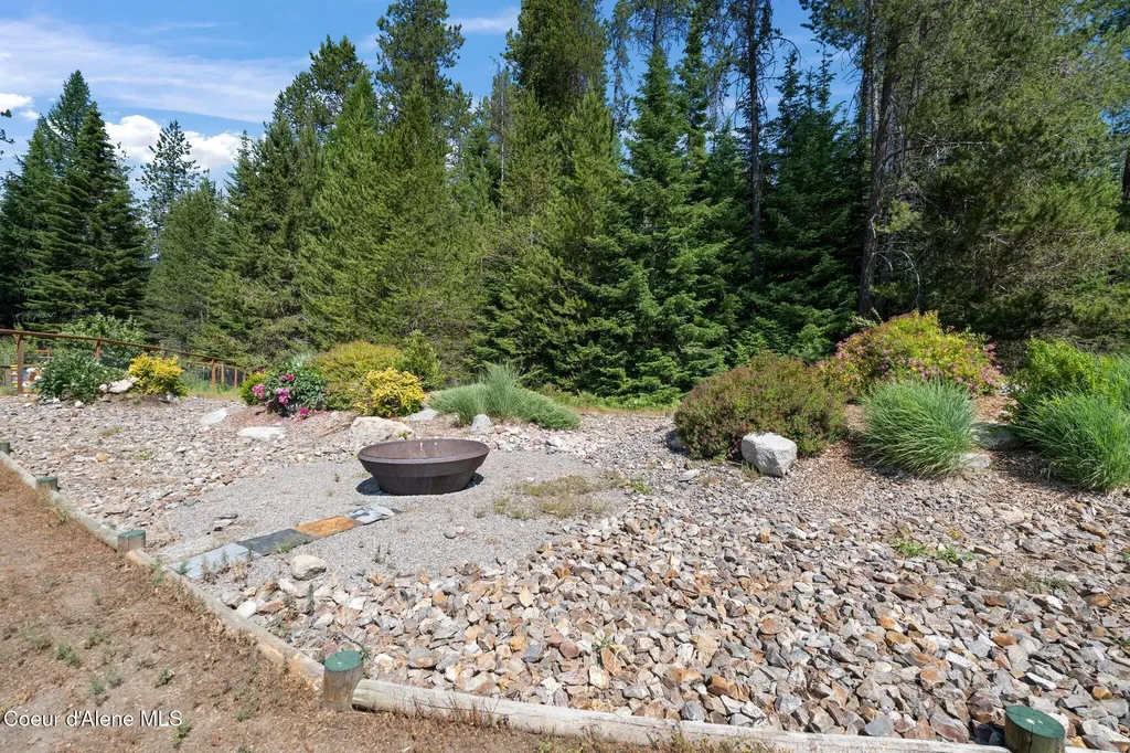 4719 Selle Road Sandpoint ID 83864