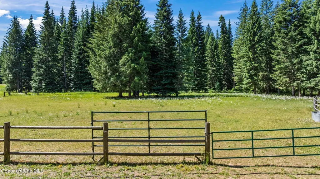 4719 Selle Road Sandpoint ID 83864
