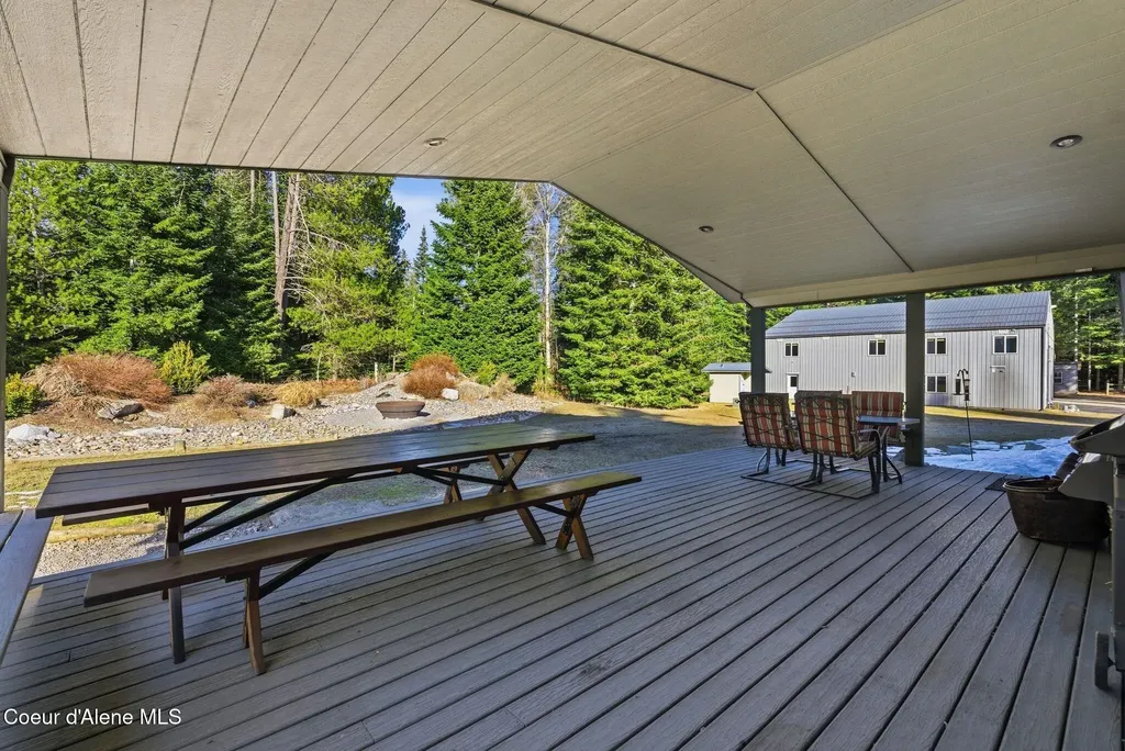 4719 Selle Road Sandpoint ID 83864