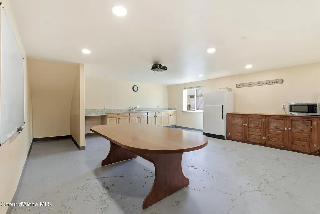 4719 Selle Road Sandpoint ID 83864