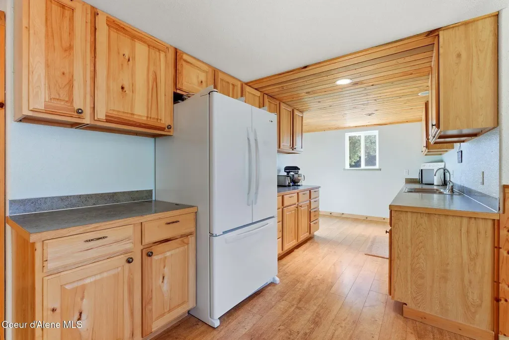 4719 Selle Road Sandpoint ID 83864