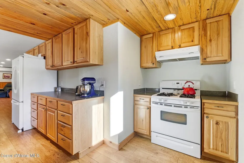 4719 Selle Road Sandpoint ID 83864